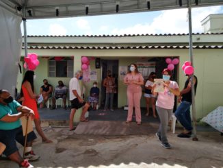 Evento encerra atividades do Outubro Rosa na unidade de saúde Via Colégio