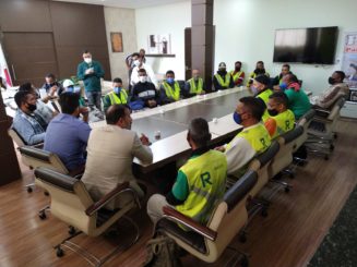 Reunião discute estratégias para minimizar os impactos causados pelo entupimento de bueiros na cidade