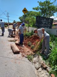 Estrada do Bananal no Bonanza recebe complementação de meios-fios