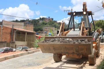 Prefeitura realiza obras de manutenção na Avenida Pedra Branca, no bairro Três Corações