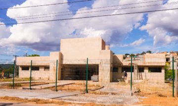 Retomadas as obras de construção da UBS Duquesa II, na rotatória de acesso ao bairro Monte Carlo