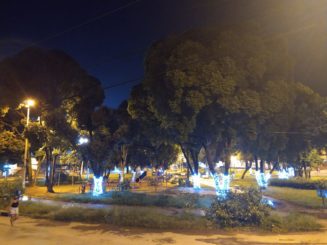 Santa Luzia começa a receber decoração de Natal