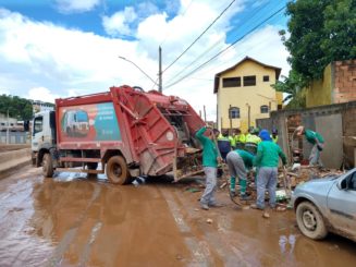 Coleta de lixo segue a normalidade no município, exceto em áreas onde há registro de alagamentos e lama impedindo a passagem de veículos