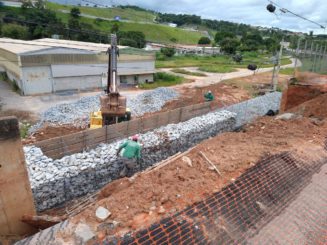 Prefeitura realiza obras de contenção na Avenida das Indústrias e no bairro São Benedito