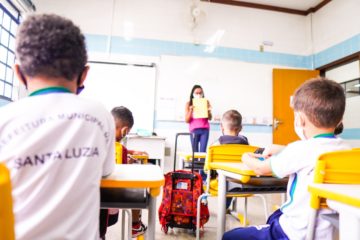 Aproximadamente 25 mil alunos voltaram às aulas hoje na rede municipal de ensino de Santa Luzia