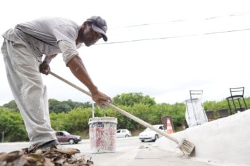 Prefeitura realiza trabalho de manutenção nas principais ruas e avenidas da cidade
