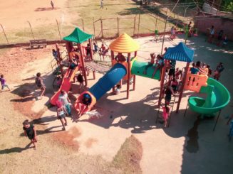 Prefeitura instala espaço de lazer no bairro Baronesa e Ocupação Vitória