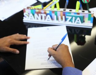 Sancionada lei que prevê recomposição salarial para profissionais da Educação de acordo com lei do piso nacional, garantindo reajuste de 34,65%