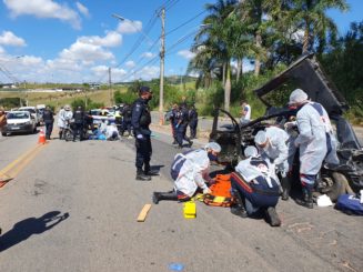 Prefeitura promove simulação de acidente para conscientizar sobre riscos no trânsito