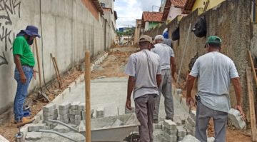 Prefeitura inicia reestruturação de becos do bairro Belo Vale