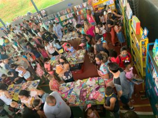 Feira do livro reuniu estudantes e despertou o interesse pela leitura nas crianças