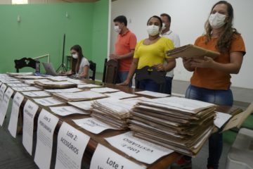 Prefeitura faz abertura de envelopes de chamamento público para feira do Palmital com a presença de público