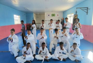 Alunos do PELC da Escola Municipal Edwar Lima participam de campeonato internacional de Taekwondo em Varginha