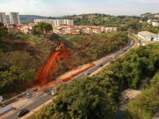 Iniciadas obras de construção de cortina atirantada para alargamento da Av. Brasília