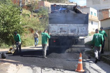Bairro Castanheiras recebe mutirão de limpeza e serviços de infraestrutura urbana