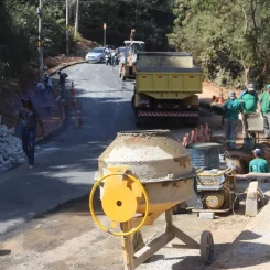 Trecho de acesso ao bairro Chácaras Del Rey recebe obras de infraestrutura urbana