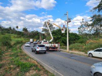 Prefeitura faz manutenção de iluminação pública na Avenida Beira Rio