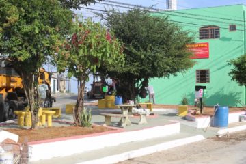 Prefeitura faz manutenção em praças da cidade