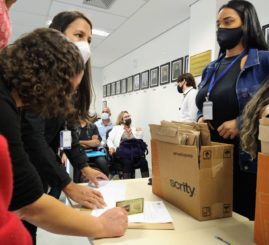 Prefeitura e Cohab-MG entregam escrituras de imóveis em Santa Luzia