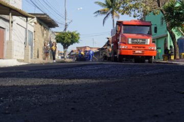 Rua Esperança, no bairro Asteca recebe pavimentação asfáltica