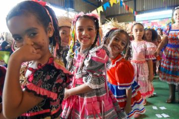 Sábado de festas juninas por toda Santa Luzia
