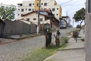 Mutirão de limpeza e serviços segue por toda a cidade