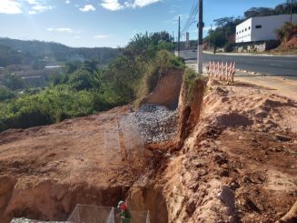 Prefeitura inicia construção de muro de gabião na Avenida Frimisa