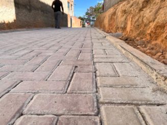 Beco no bairro Gameleira está sendo revitalizado