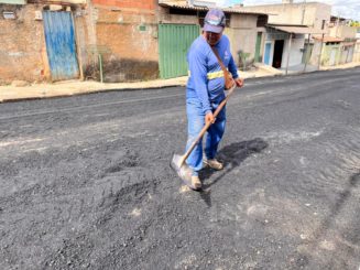 Iniciado recapeamento asfáltico da Rua Saul Barbosa Chaves, no bairro Palmital