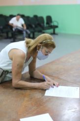 Mais 17 famílias luzienses são contempladas com escrituras definitivas de seus imóveis