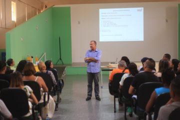 Novo secretário municipal de Educação reúne equipe para redefinição de diretrizes