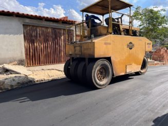 Rua Sideral, no bairro Três Corações recebe pavimentação asfáltica