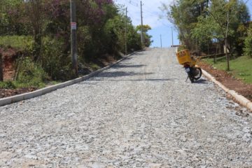 Prefeitura finaliza calçamento da rua Alvarenga Peixoto