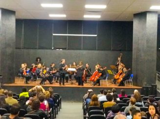 Teatro Municipal recebe apresentação do Concerto da Orquestra de Extensão da UEMG