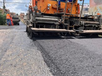 Rua Zilda Ferreira de Pinho recebe asfaltamento