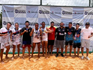 Complexo de quadras de areia do ginásio poliesportivo recebe primeiro torneio de futevôlei e beach tennis da prefeitura