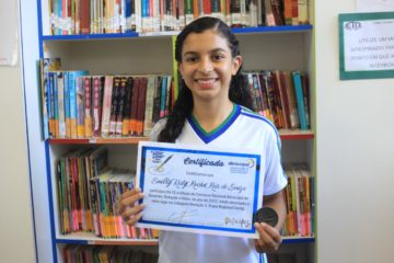 Aluna da Escola Municipal Dona Quita ganha prêmio de redação