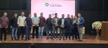 Teatro municipal recebe lançamento de documentário que conta a história da cidade de Santa Luzia