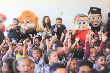 Alunos da rede pública municipal de ensino são recebidos com festa no CMEII