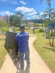 Prefeitura realiza limpeza e manutenção da Praça da Pedra Bonita