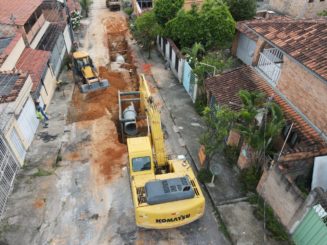 Grande obra de drenagem é realizada na Rua das Mangueiras