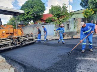 Rua Ataran recebe asfaltamento