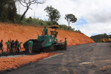 Construção da rotatória do trevo da Mangueira segue em estágio avançado