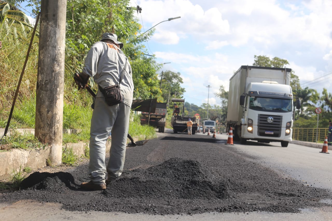 Retomado recapeamento asfáltico na Avenida Brasília