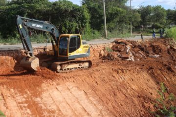 Canal da Avenida Raul Teixeira da Costa Sobrinho recebe obras de recuperação