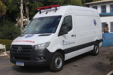 Hospital São João de Deus recebe ambulância equipada como CTI Móvel