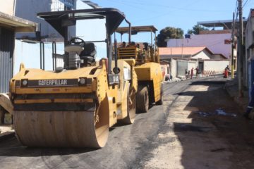 Serviços de pavimentação seguem em todo o município