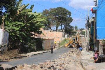 Prefeitura instala drenagem superficial na rua Amambaí, no bairro Asteca