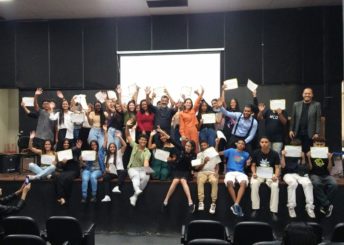 Jovens aprendizes que atuaram na Prefeitura recebem certificado de conclusão no programa