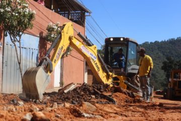 Prefeitura realiza obras de infraestrutura na Rua Mangueiras, no bairro Bom Destino